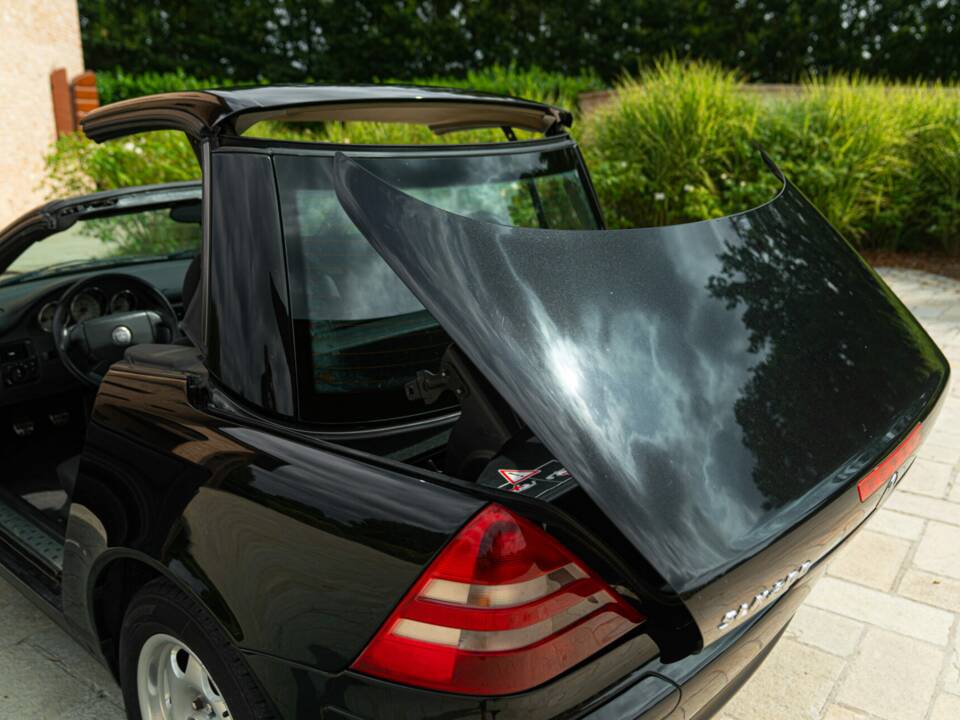 Afbeelding 17/50 van Mercedes-Benz SLK 200 (1998)