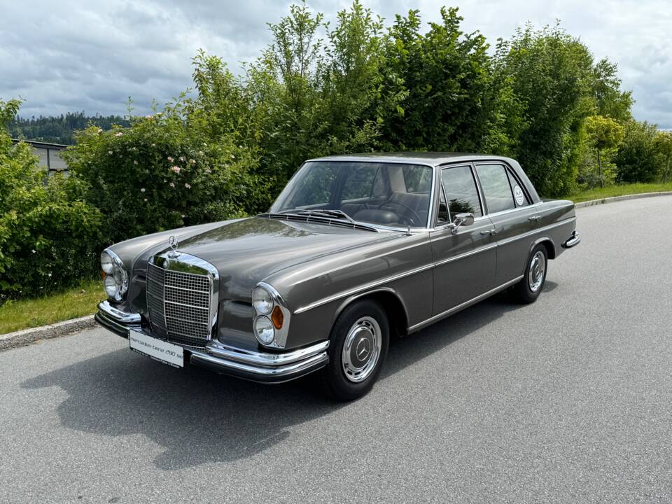 Image 10/47 of Mercedes-Benz 280 SE (1969)