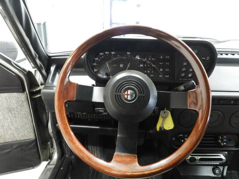 Image 4/10 of Alfa Romeo Giulietta 2.0 Turbodiesel (1985)