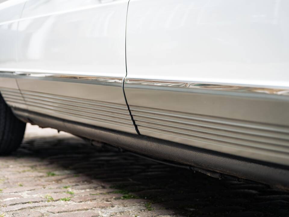 Image 18/50 of Mercedes-Benz 500 SEL (1984)