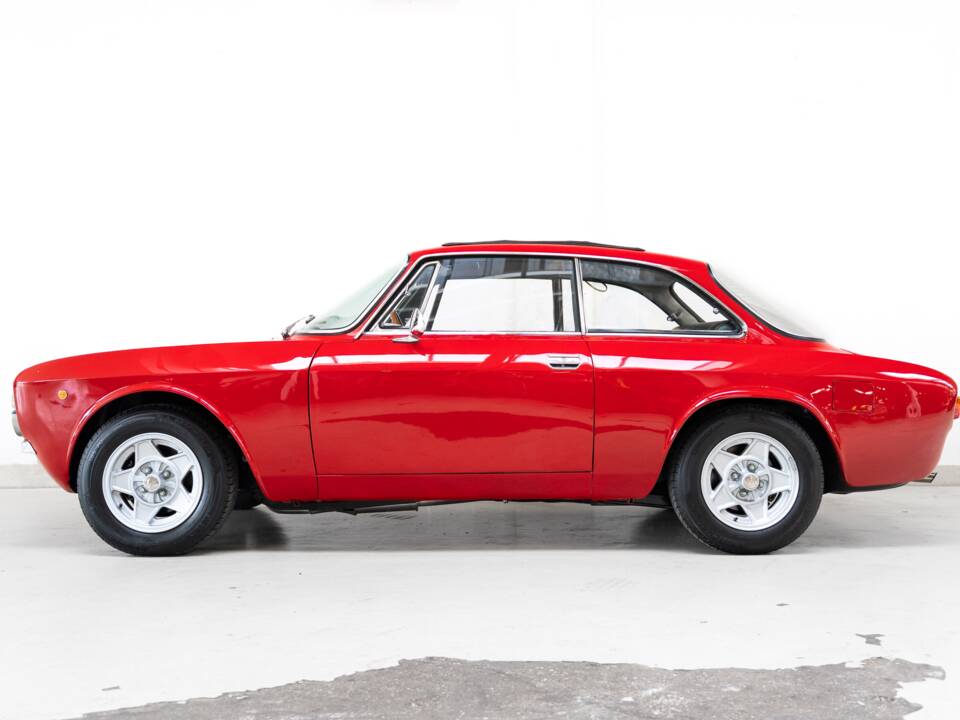 Bild 3/32 von Alfa Romeo Giulia 1600 GT Junior (1972)