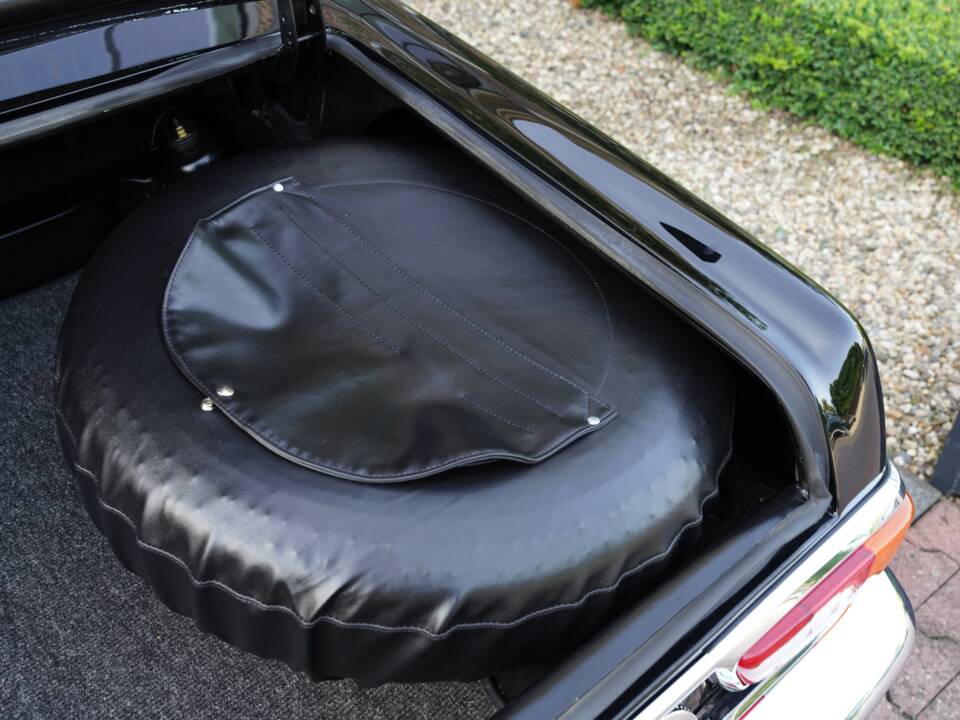 Image 22/50 of Mercedes-Benz 280 SL (1969)