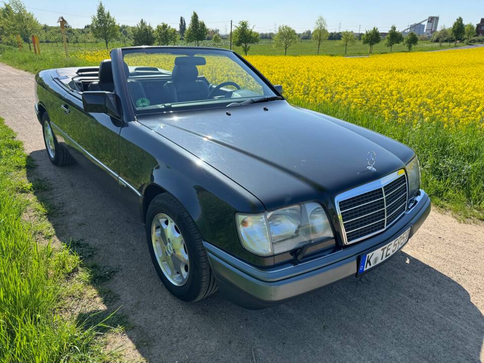 Imagen 1/7 de Mercedes-Benz E 220 (1996)
