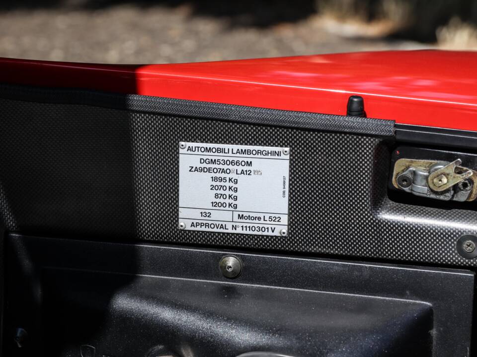Image 24/26 of Lamborghini Diablo VT (1994)