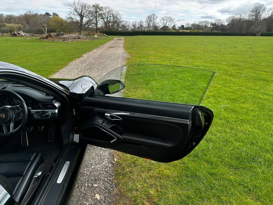 Image 24/42 of Porsche 911 Carrera S (2018)