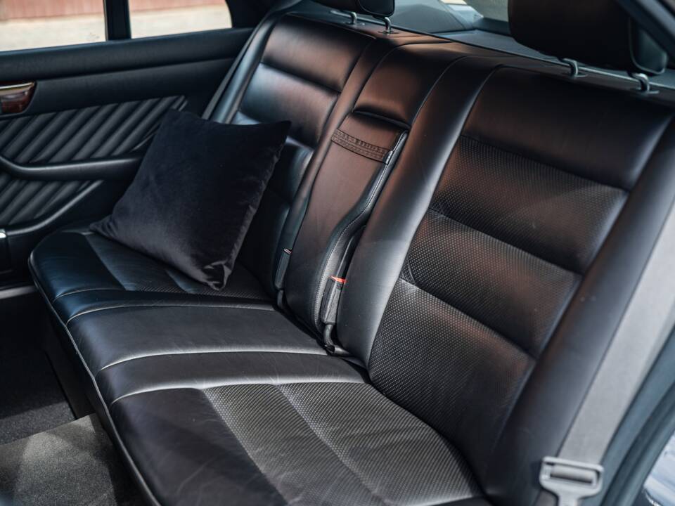 Image 48/91 of Mercedes-Benz 560 SEL (1990)