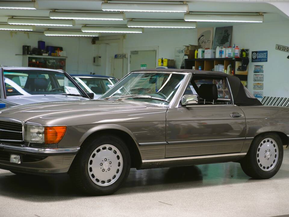 Image 3/37 of Mercedes-Benz 420 SL (1988)
