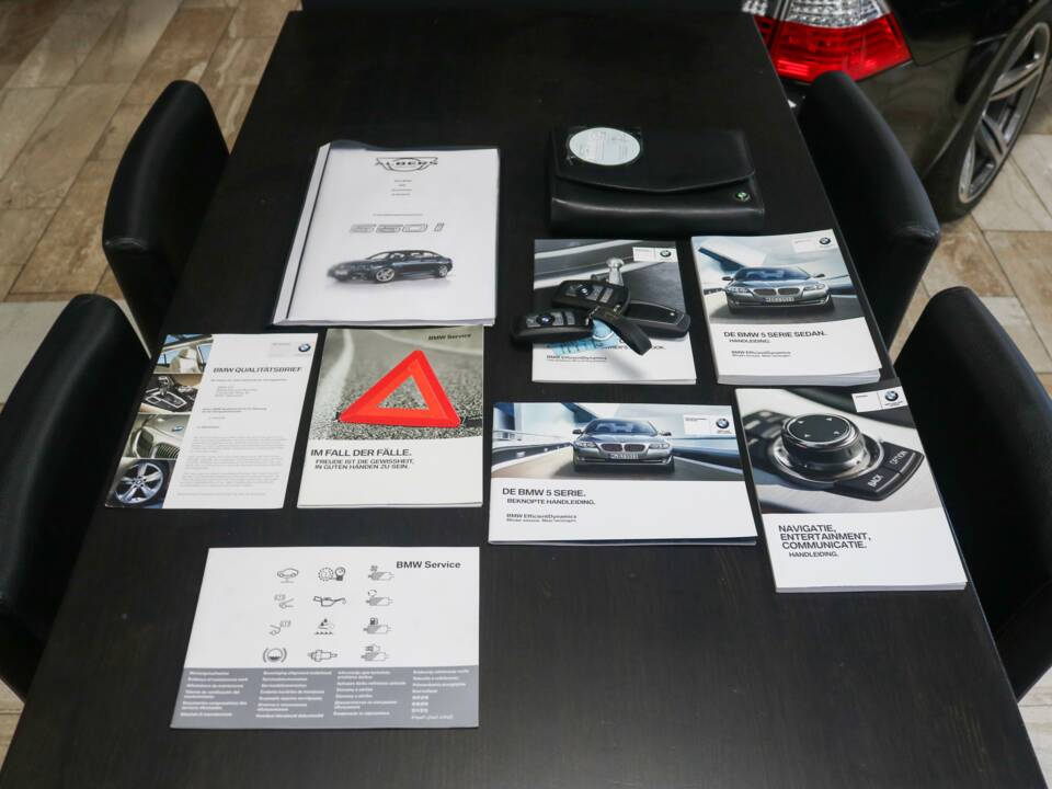 Image 24/24 of BMW 550i (2012)