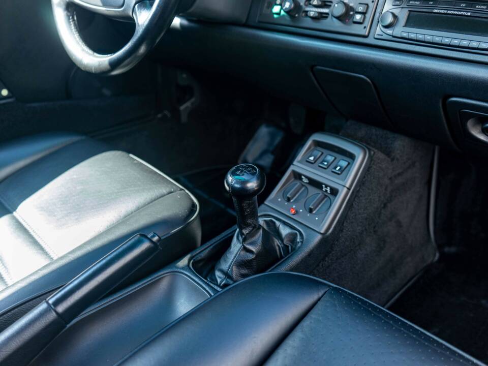 Image 33/46 of Porsche 911 Carrera 4 (1992)