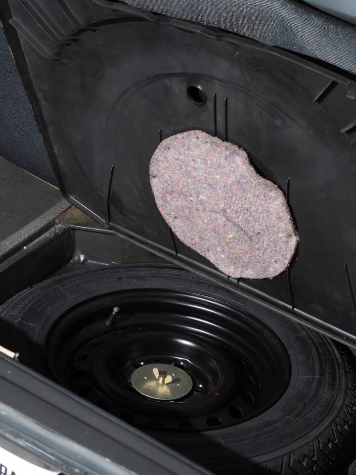 Immagine 28/51 di Mercedes-Benz 280 SL (1985)