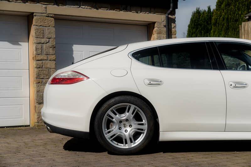Bild 23/50 von Porsche Panamera 4S (2010)