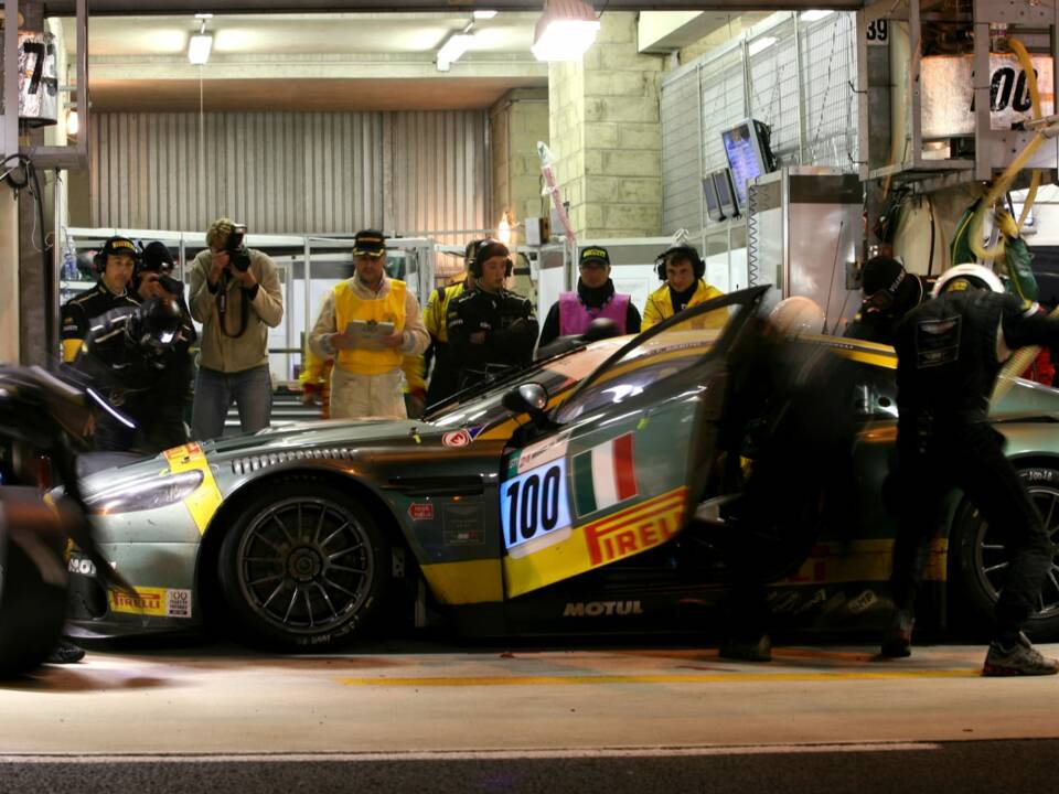 Image 27/30 of Aston Martin DBR9 GT1 (2006)