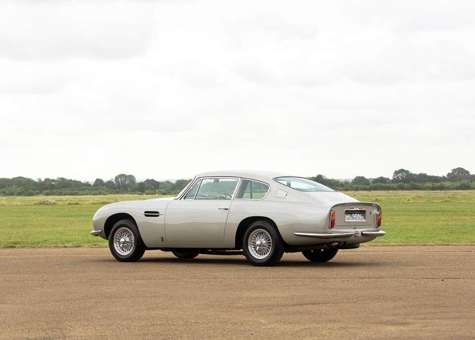 Image 6/23 of Aston Martin DB 6 (1969)