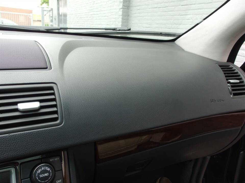 Bild 27/97 von Volvo XC90 V8 (2005)