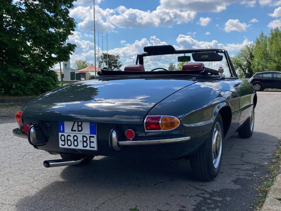 Immagine 7/9 di Alfa Romeo 1750 Spider (1970)