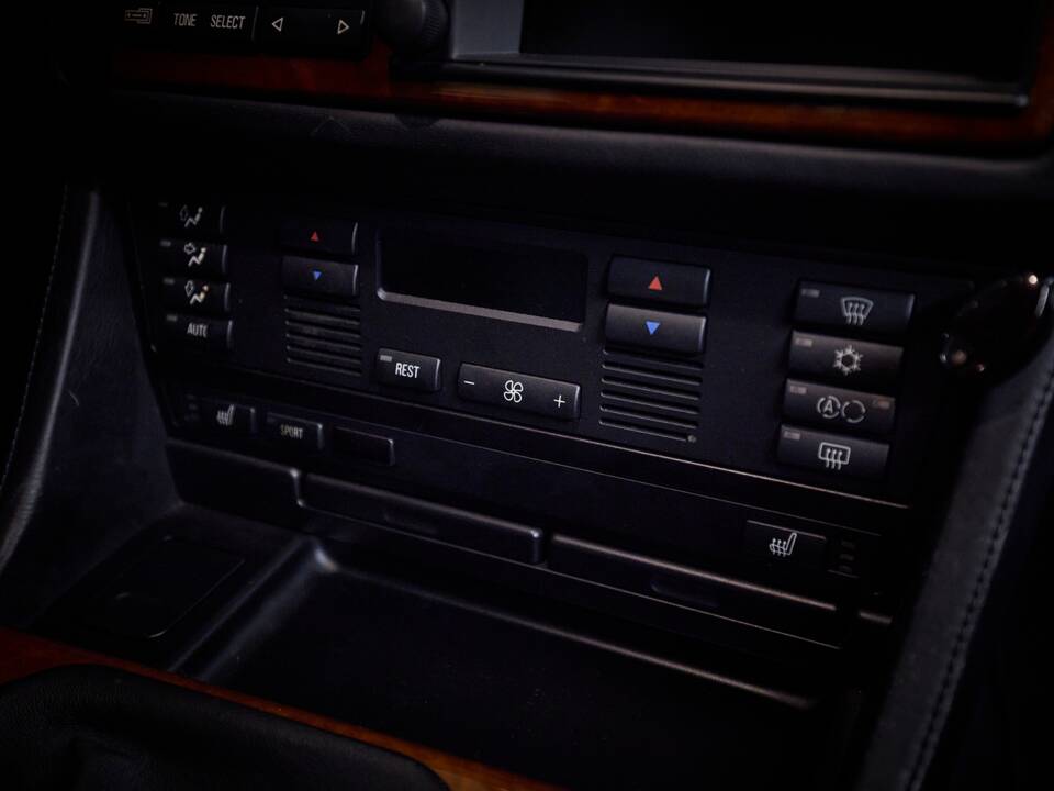 Image 51/99 of BMW M5 (2000)