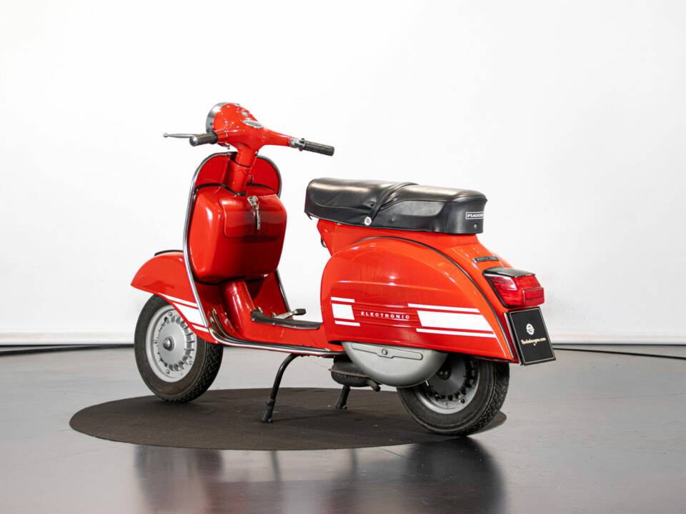 Immagine 2/50 di Piaggio Vespa 200 Rally (1974)