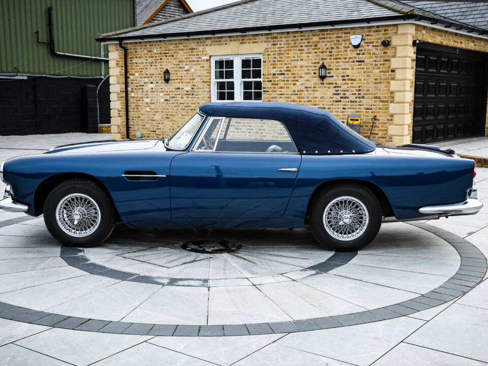 Afbeelding 9/14 van Aston Martin DB 4 Convertible (1963)