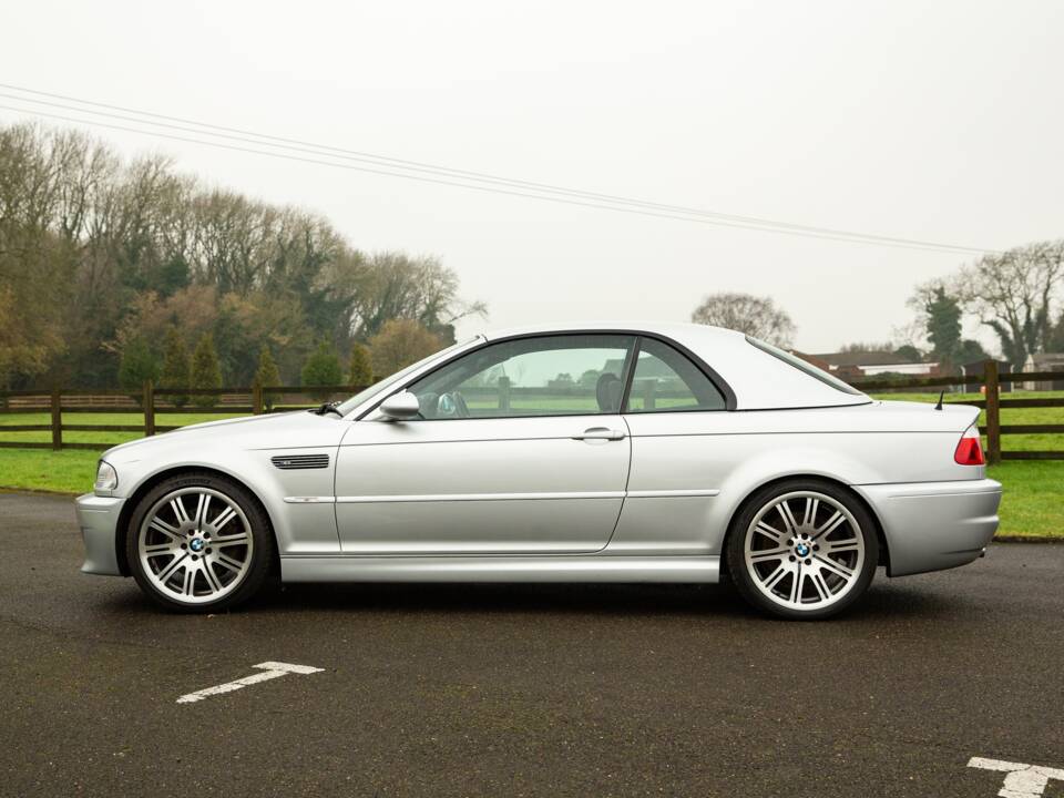 Image 22/50 of BMW M3 (2005)