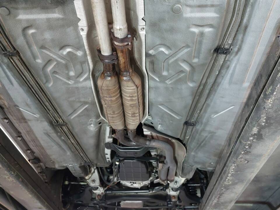 Immagine 34/41 di Mercedes-Benz E 220 T (1993)