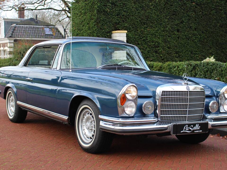 Image 4/27 de Mercedes-Benz 280 SE 3,5 (1971)
