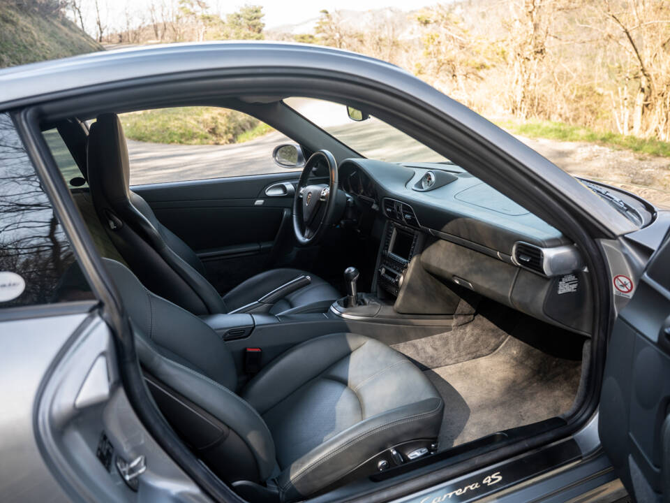Image 50/82 of Porsche 911 Carrera 4S (WLS) (2006)