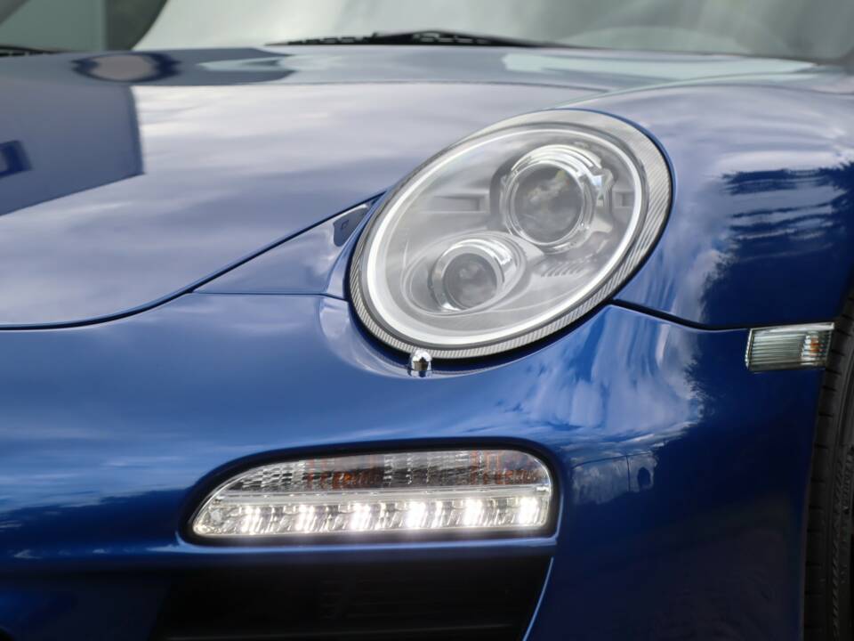 Bild 17/50 von Porsche 911 Carrera 4 GTS (2011)