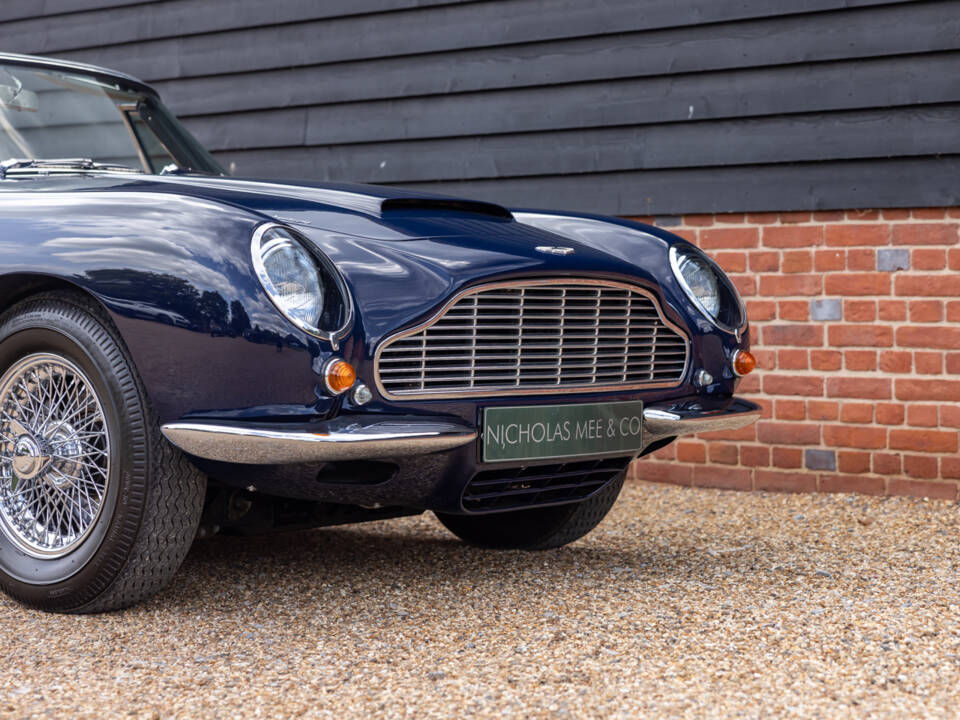 Image 22/68 of Aston Martin DB 6 Volante (1967)