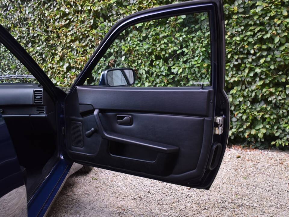 Immagine 32/40 di Porsche 944 (1985)