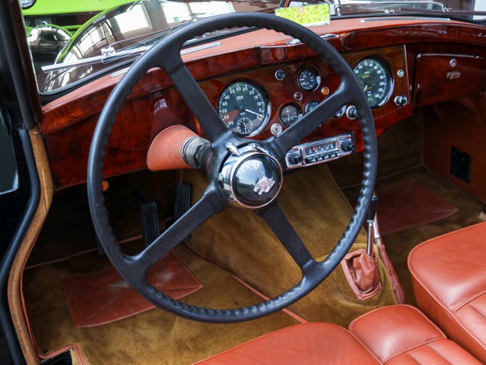 Immagine 3/50 di Jaguar XK 120 DHC (1953)