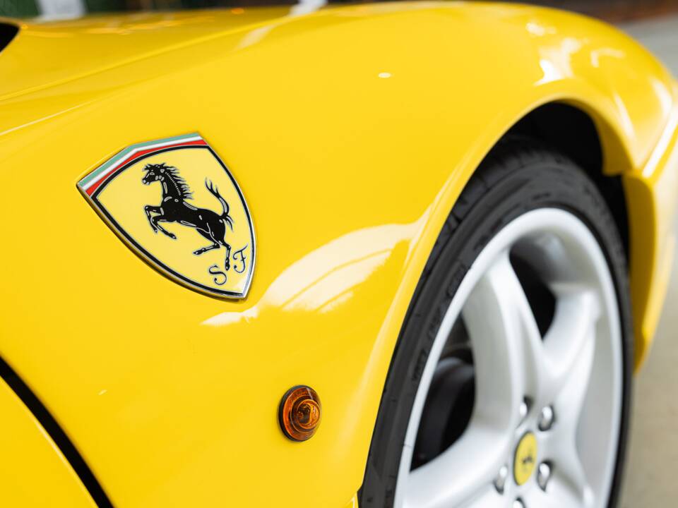Image 26/36 de Ferrari F 355 Berlinetta (1995)