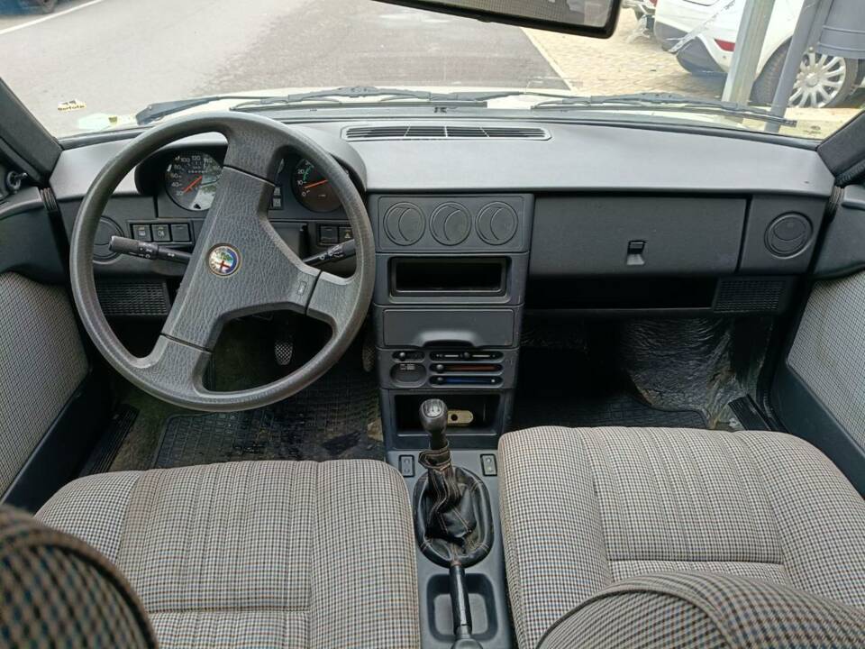 Immagine 28/50 di Alfa Romeo 33 - 1.3 S (1989)