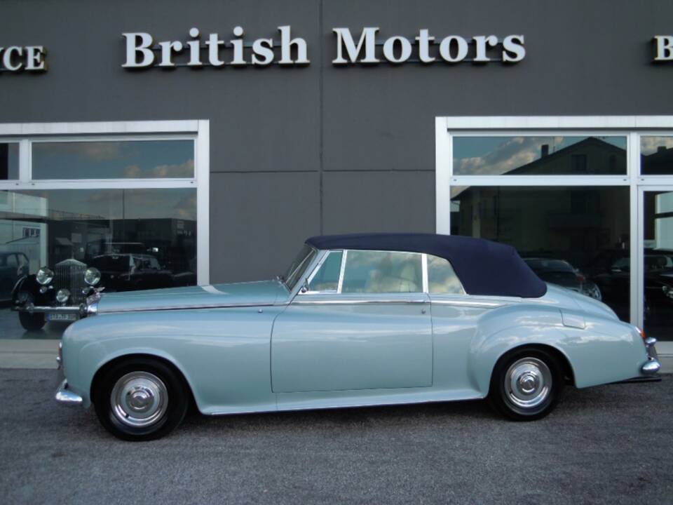 Image 2/21 de Bentley S3 Mulliner Park Ward DHC (1965)