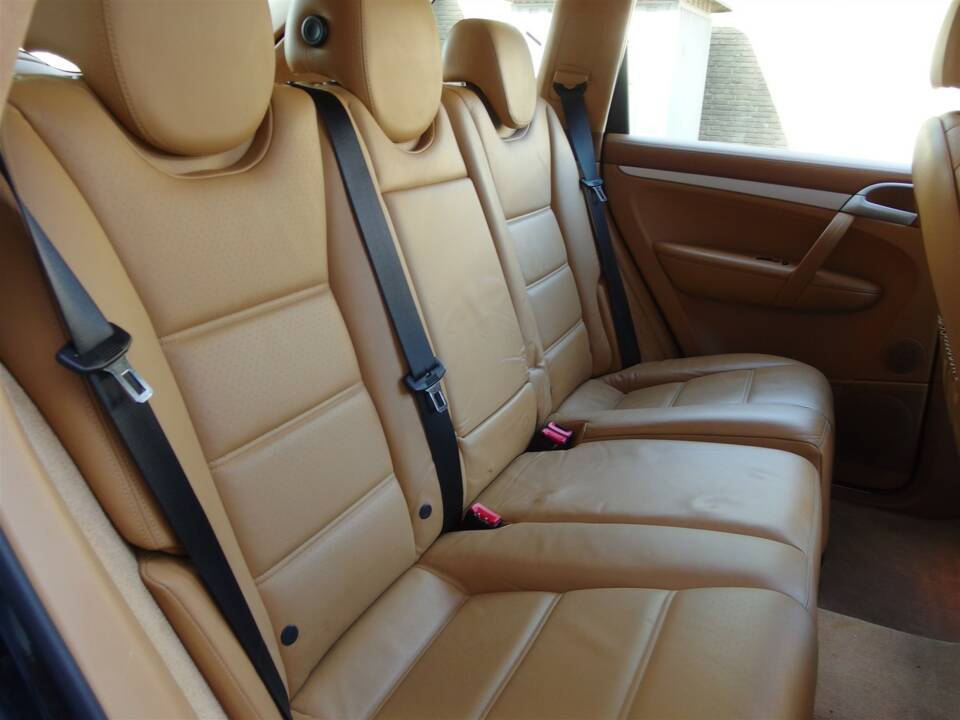 Image 64/93 of Porsche Cayenne Turbo (2007)