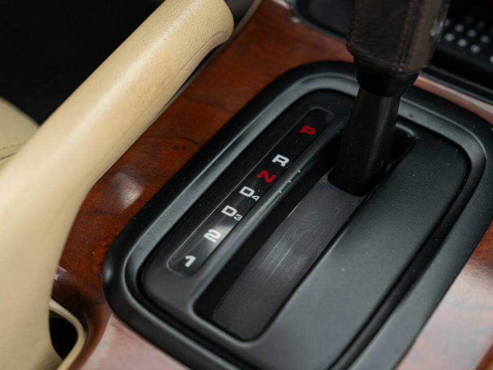 Bild 41/50 von Honda Legend (1992)