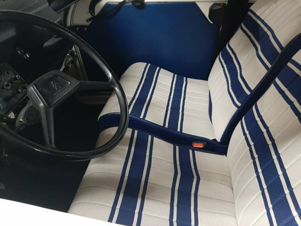 Image 2/8 of Citroën 2 CV 6 (1983)