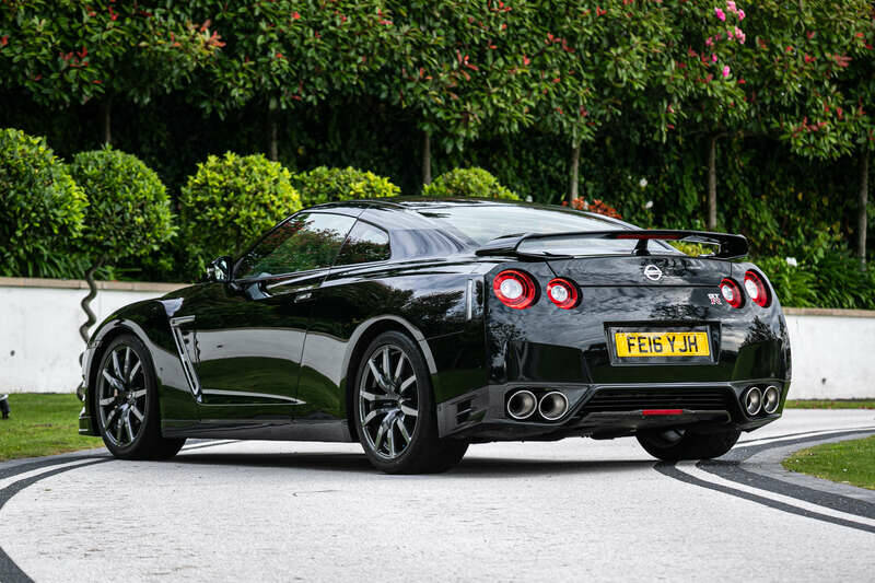 Bild 4/37 von Nissan GT-R Black Edition (2016)