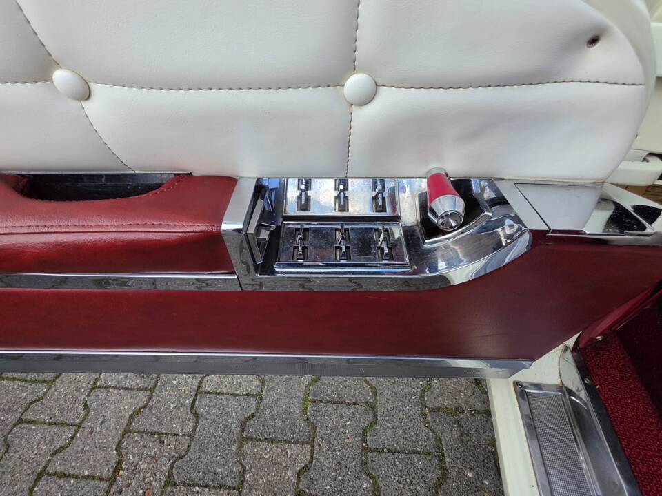 Image 24/75 of Lincoln Continental Mark II (1956)