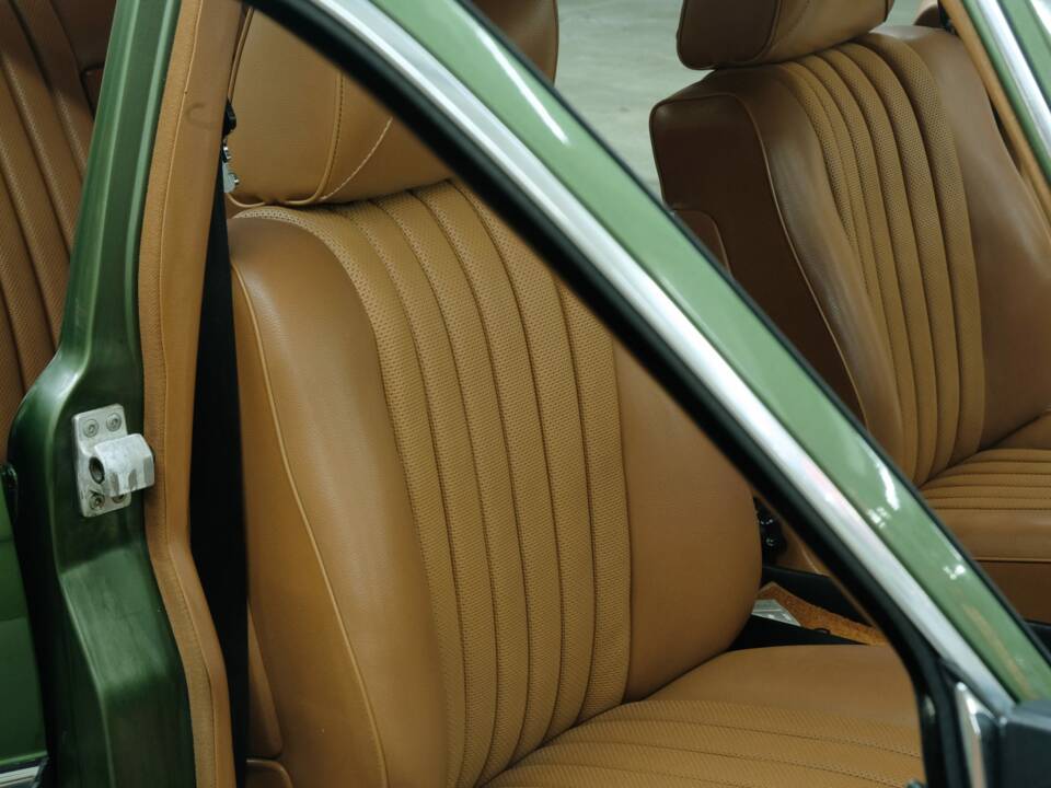 Image 27/50 de Mercedes-Benz 350 SE (1975)