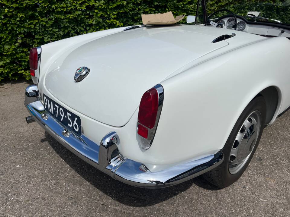 Image 27/28 of Alfa Romeo Giulia 1600 Spider (1962)