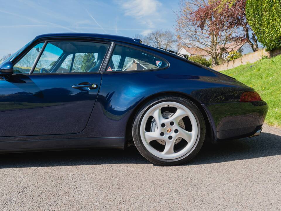 Image 12/52 of Porsche 911 Carrera 4 (1997)
