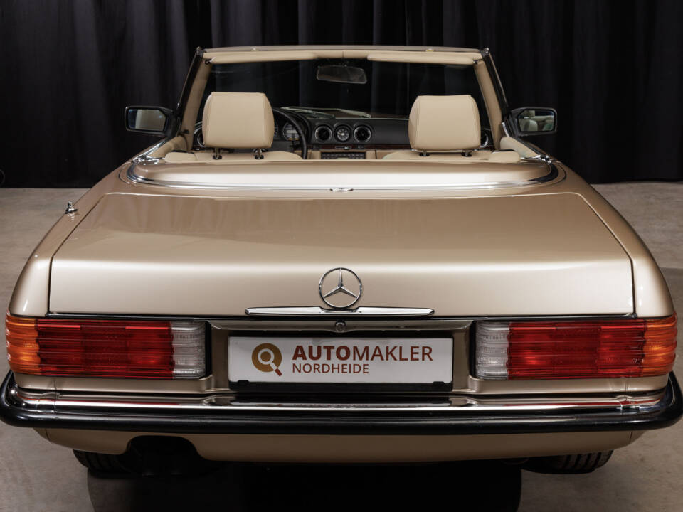 Immagine 26/71 di Mercedes-Benz 420 SL (1988)