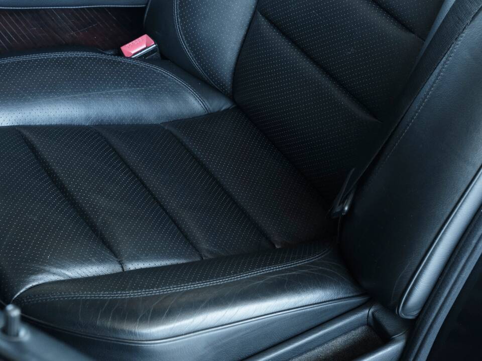 Bild 46/50 von Mercedes-Benz E 500 (1993)