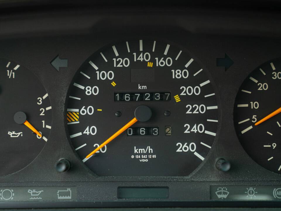 Obraz 41/49 pojazdu Mercedes-Benz 320 E (1993)