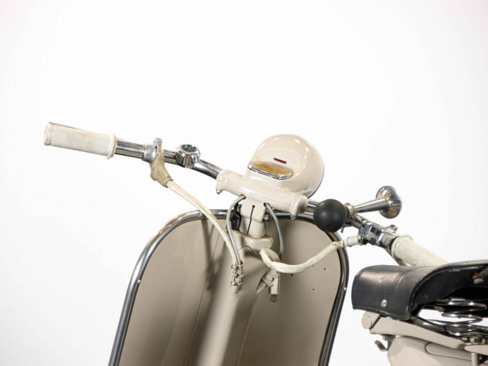 Bild 14/50 von Piaggio Vespa 150 "Struzzo" VL (1955)