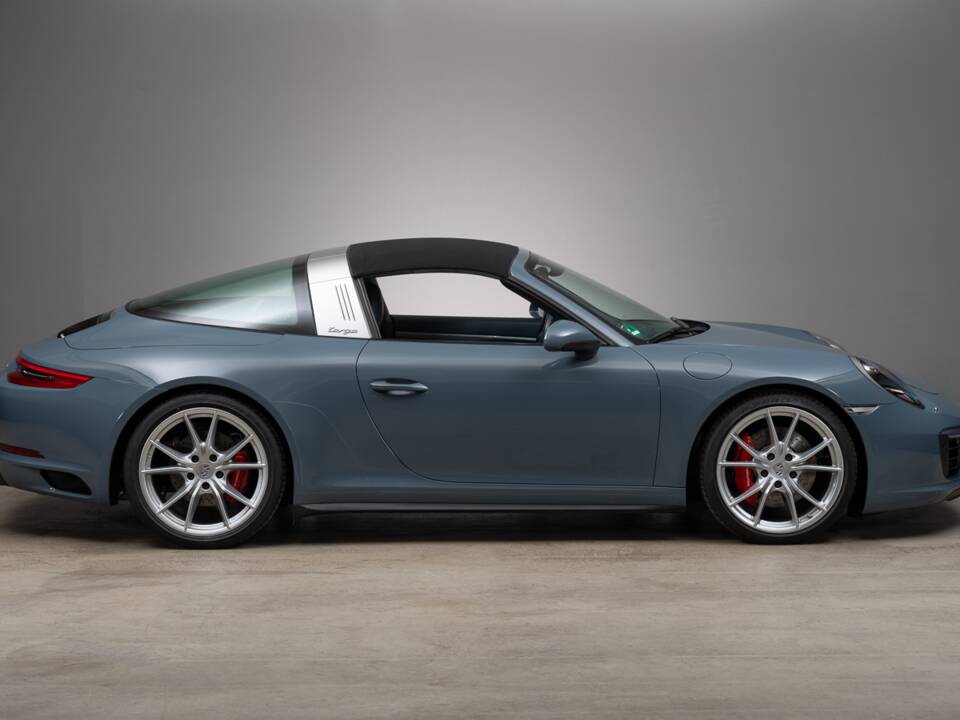 Image 6/37 of Porsche 911 Targa 4S (2016)