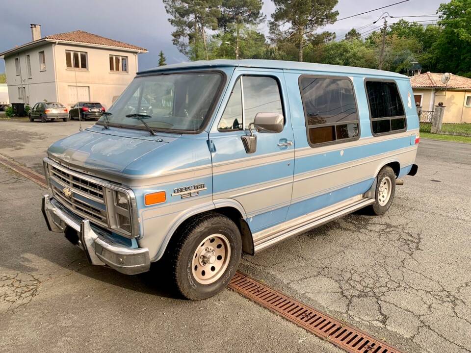 Image 1/20 of Chevrolet Van (1988)