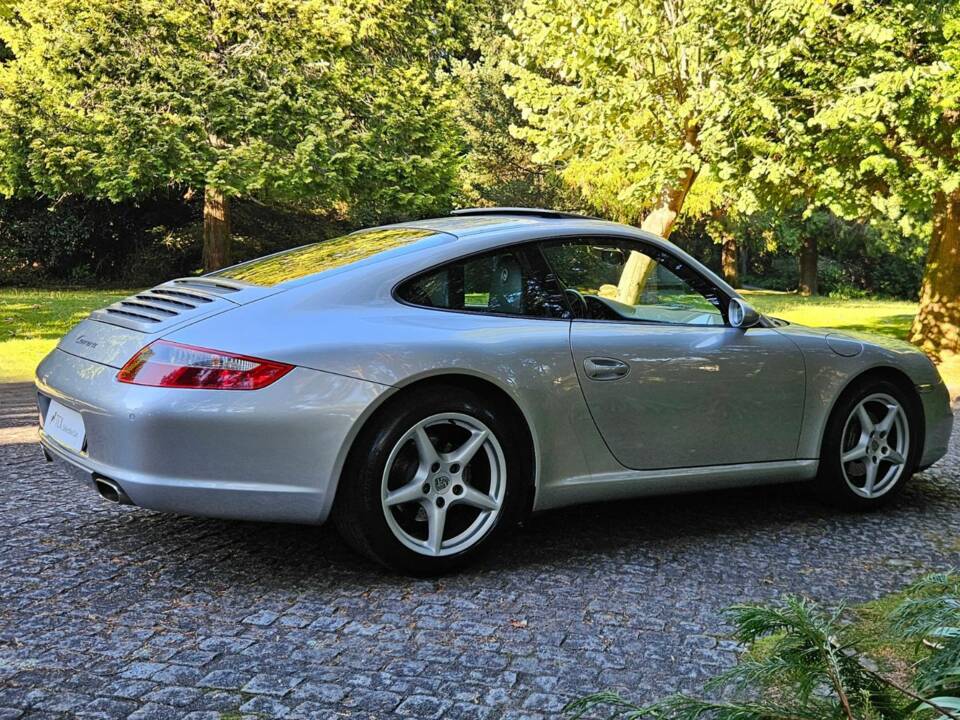 Image 26/37 de Porsche 911 Carrera (2004)