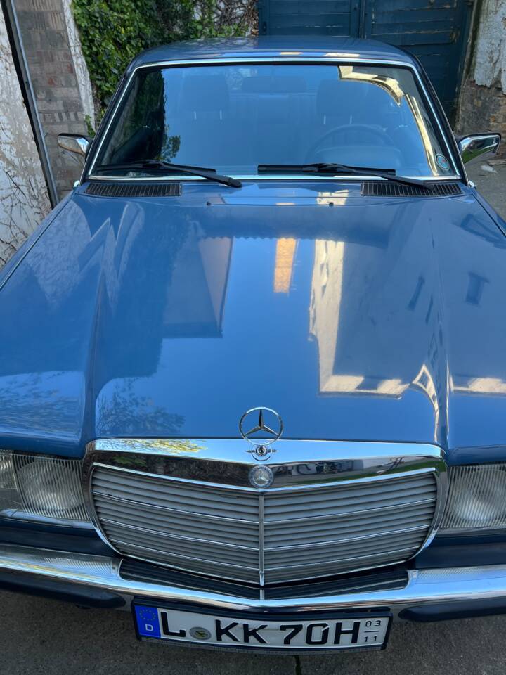 Immagine 24/38 di Mercedes-Benz 230 CE (1983)