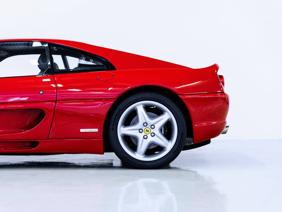 Image 5/34 de Ferrari F 355 Berlinetta (1994)